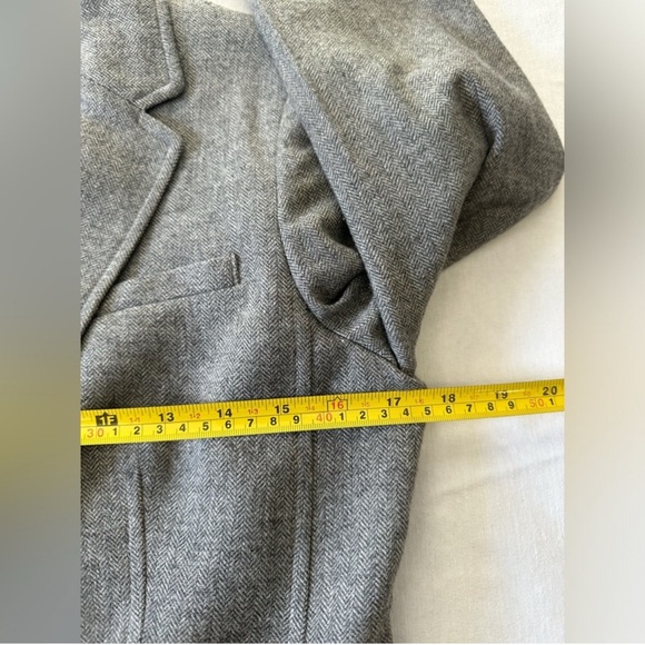 Banana Republic Charcoal Herringbone Wool Blazer - Picture 10 of 16